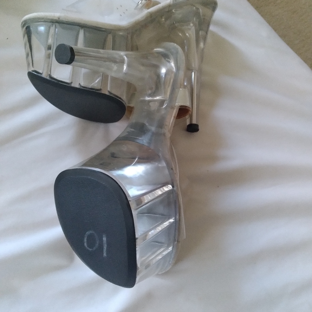 Ellie heels